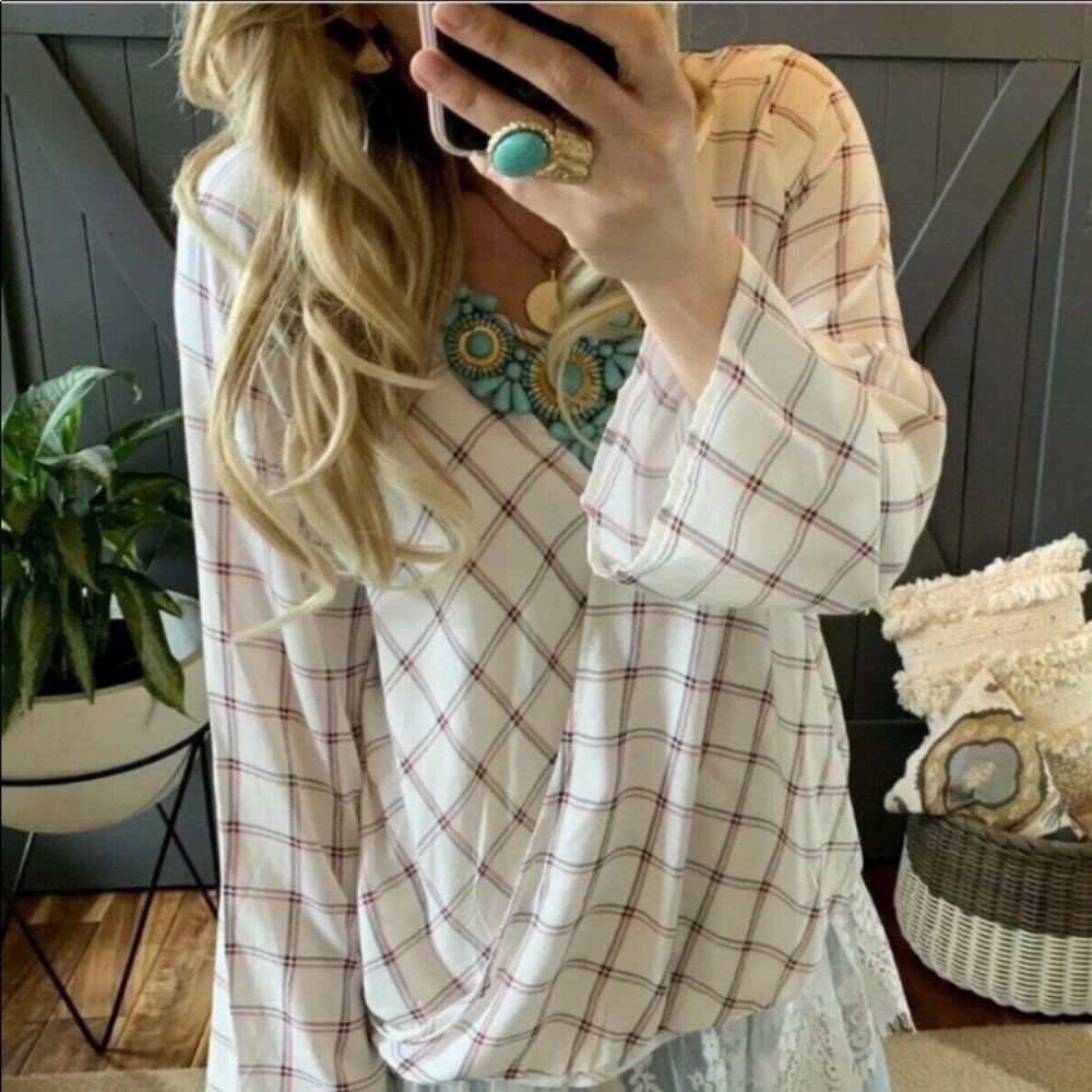 En Creme’ Plaid Top Size Medium